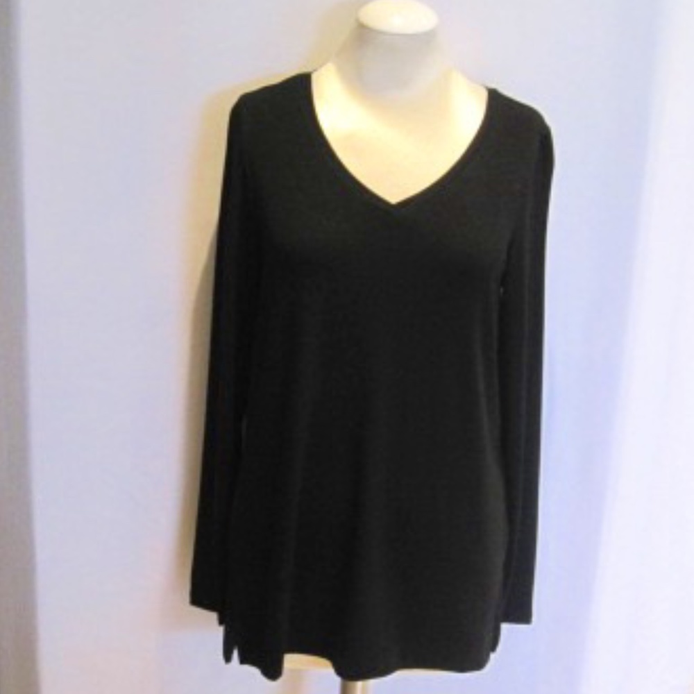 MARLA WYNNE V-Neck Top